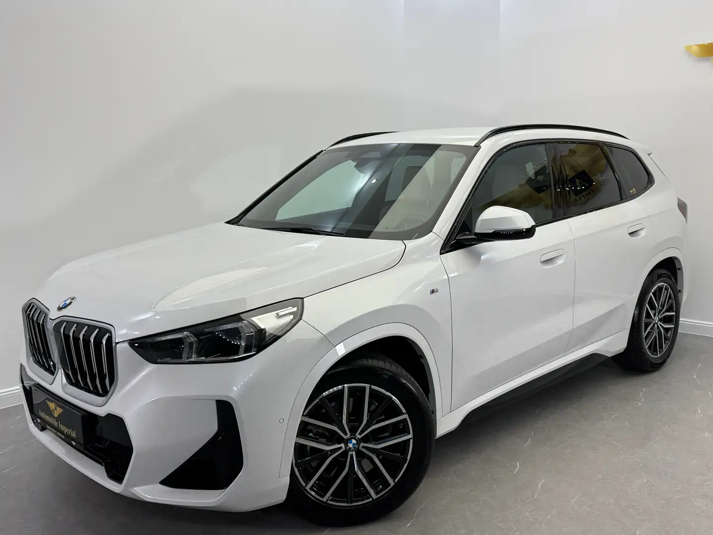 BMW X1 xDrive23i (U11) 48V // M-PAKET //AHK//1. BESITZ // Weiß - 2
