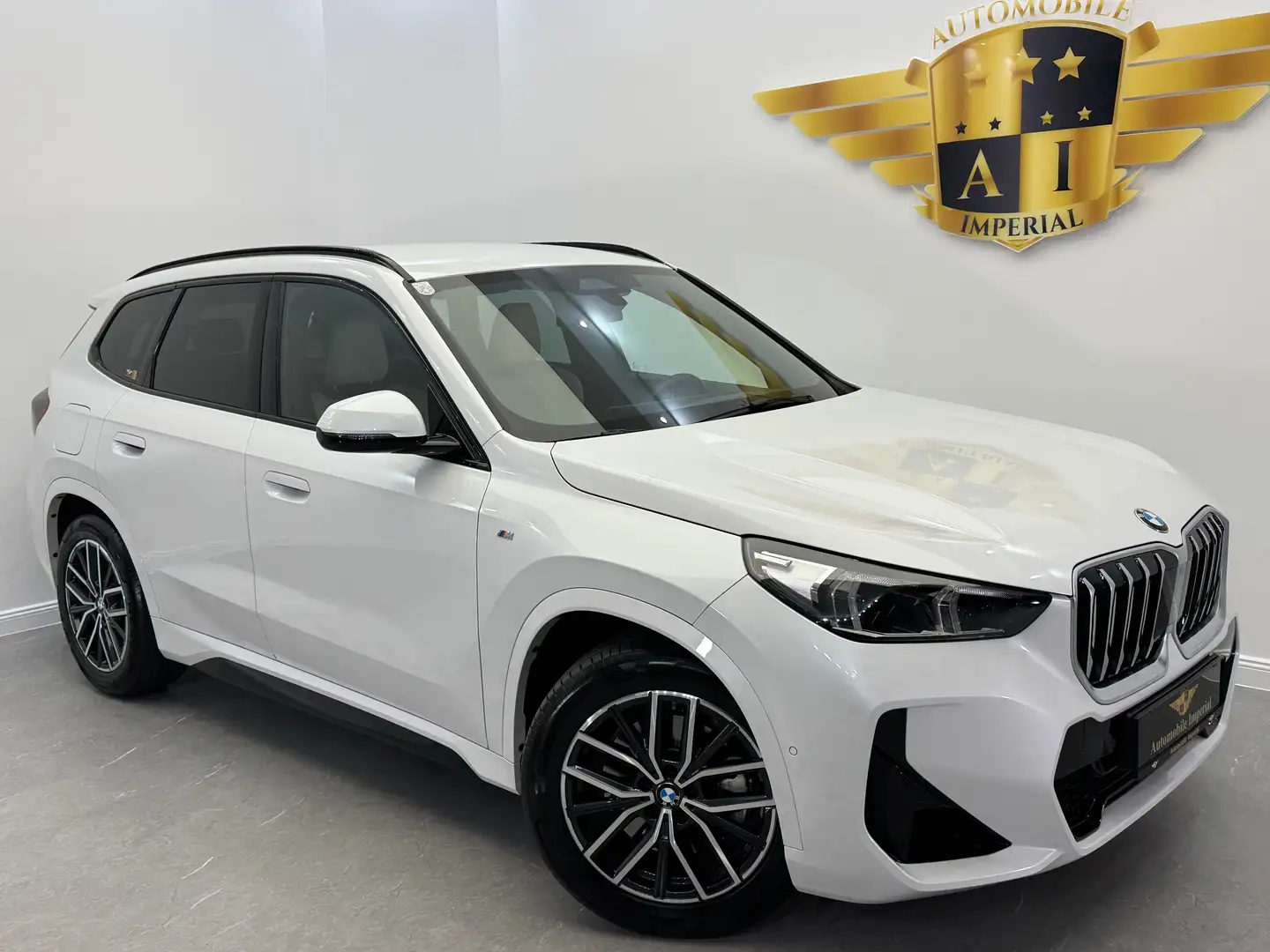 BMW X1 xDrive23i (U11) 48V // M-PAKET //AHK//1. BESITZ // Weiß - 1