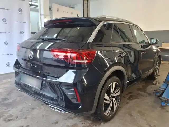 Volkswagen T-Roc view 3