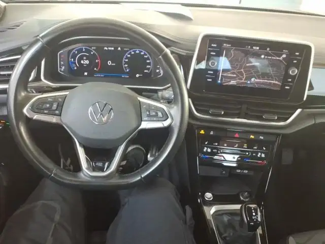 Volkswagen T-Roc view 5