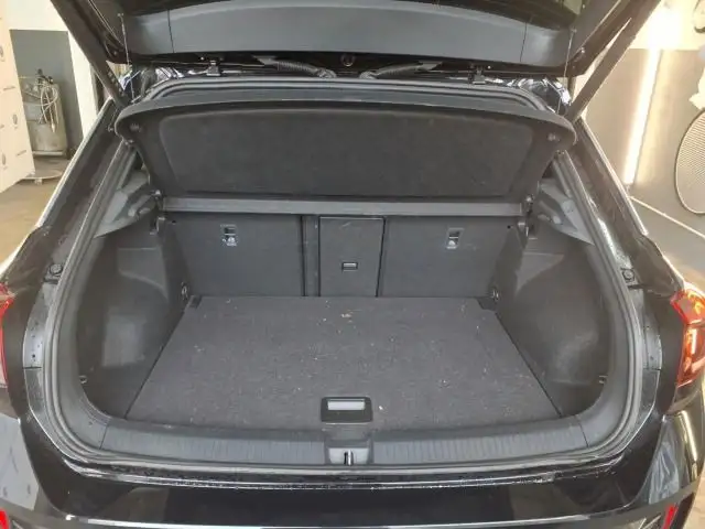 Volkswagen T-Roc view 8
