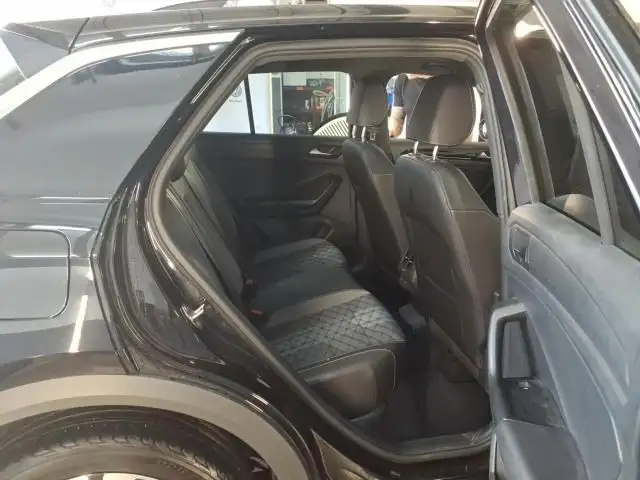 Volkswagen T-Roc view 7