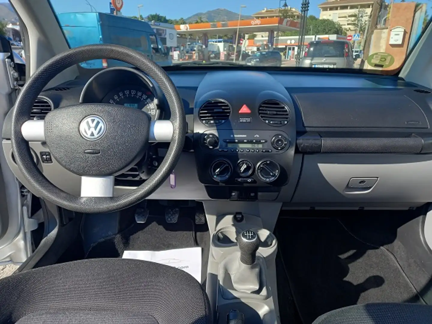 Volkswagen Beetle Cabrio 1.6 Šedá - 2