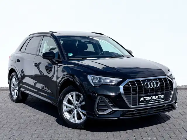 Audi Q3 view 3