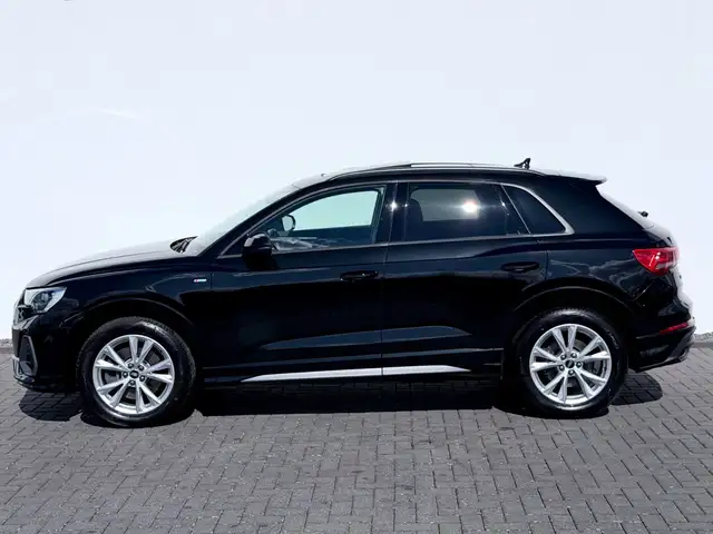 Audi Q3 view 8