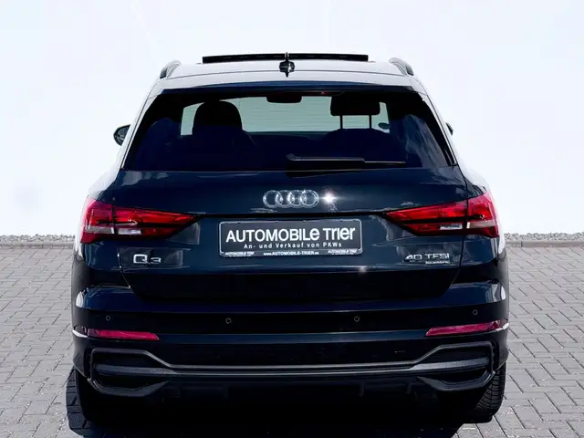 Audi Q3 view 6