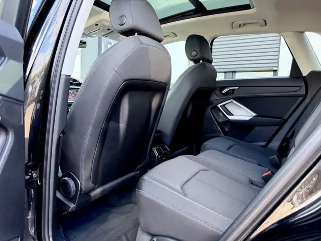 Audi Q3 view 14