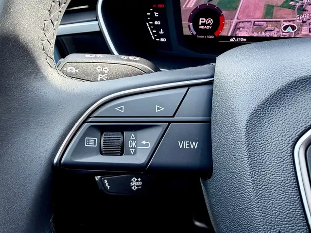 Audi Q3 view 16