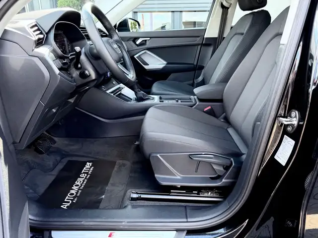 Audi Q3 view 9