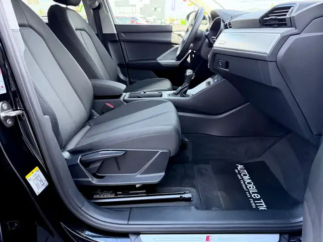 Audi Q3 view 13