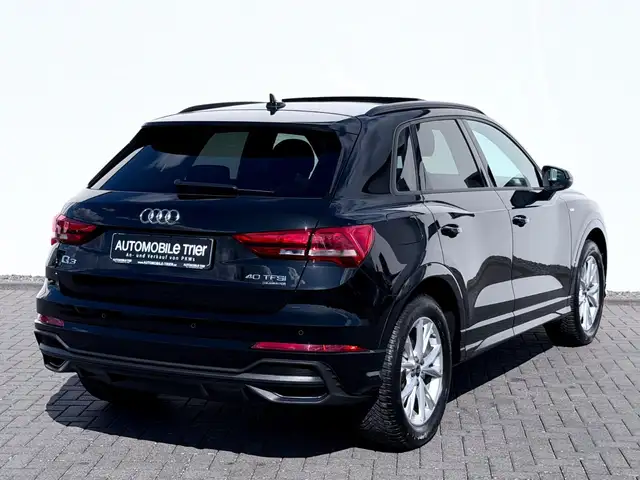 Audi Q3 view 5