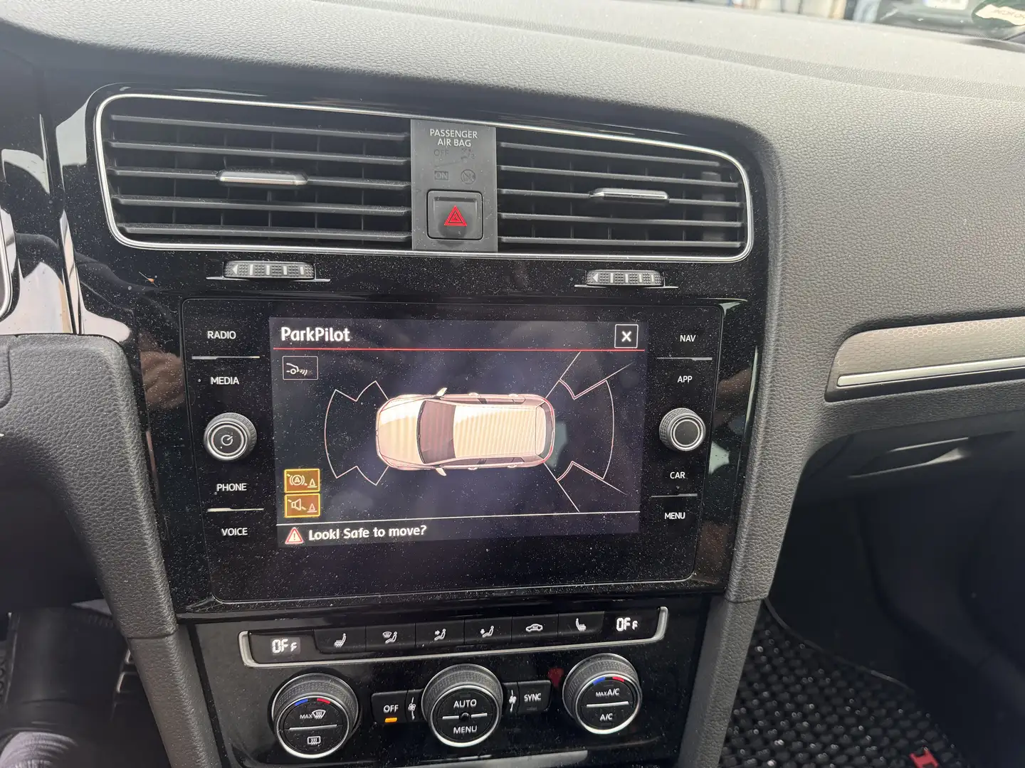 Volkswagen Golf GTI 2.0 TSI Performance DSG7 180kW - 1