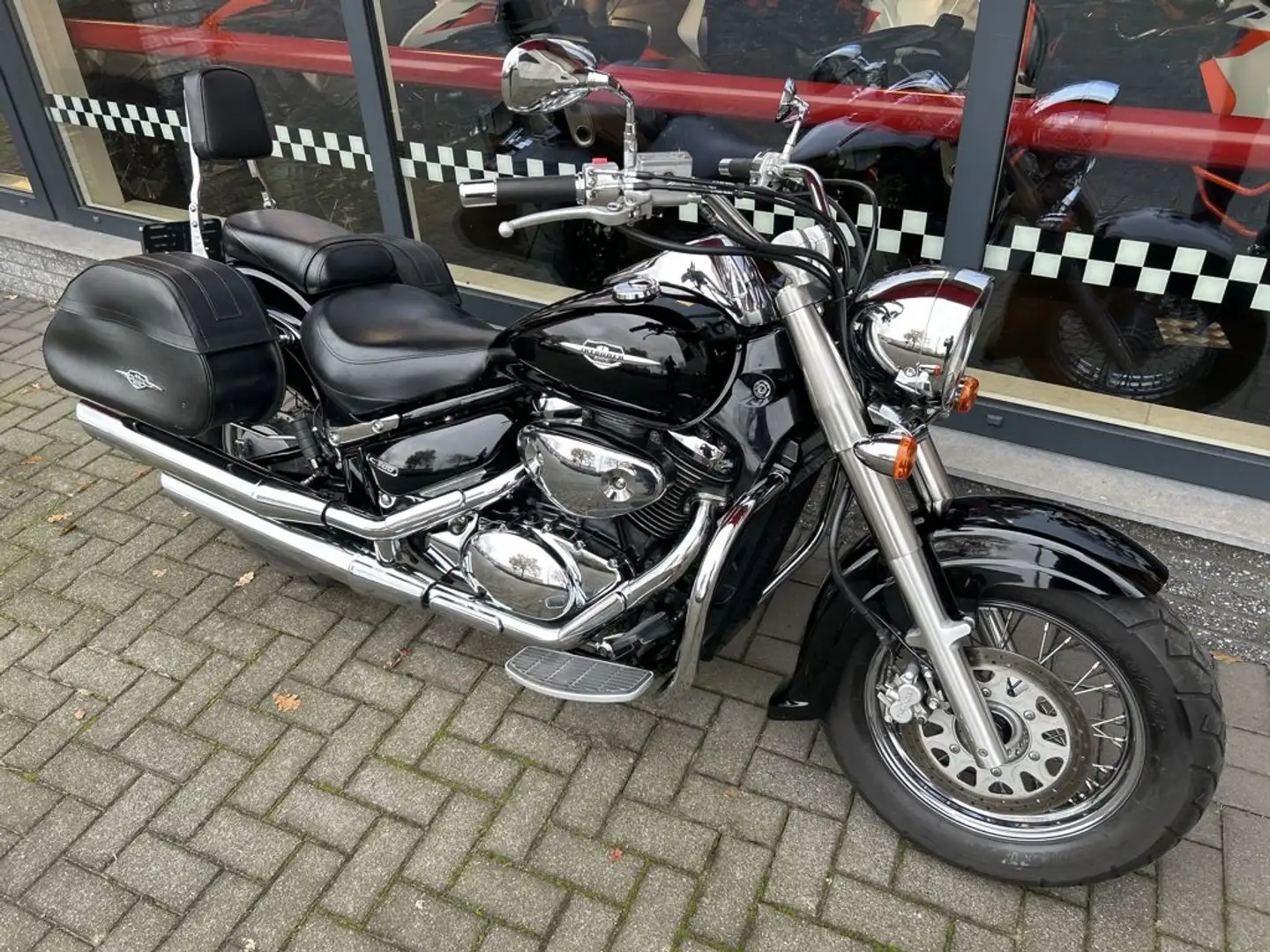 Suzuki Intruder C 800 - 2