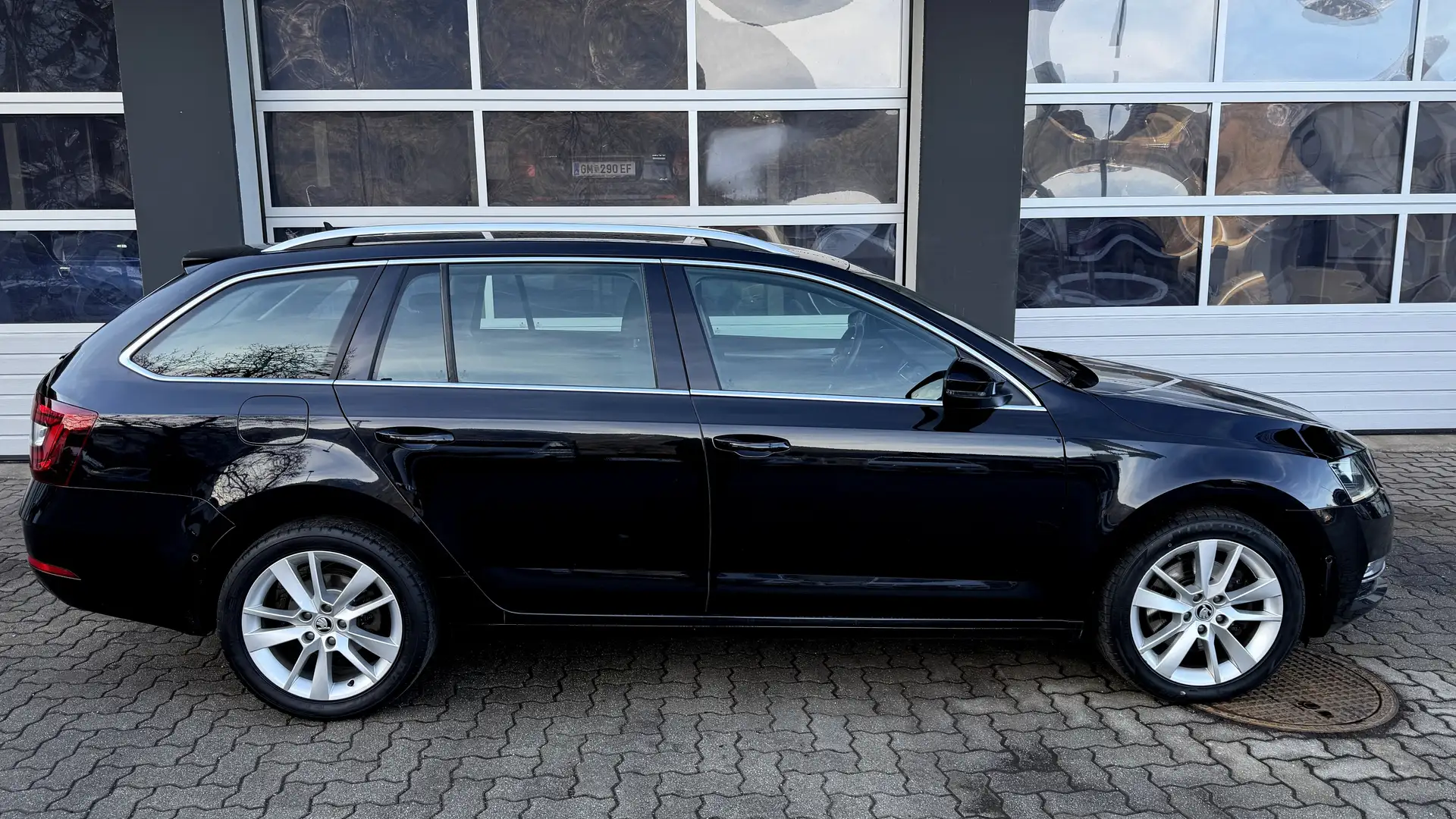 Skoda Octavia STYLE 4x4 DSG "Anhängevorrichtung" Schwarz - 2