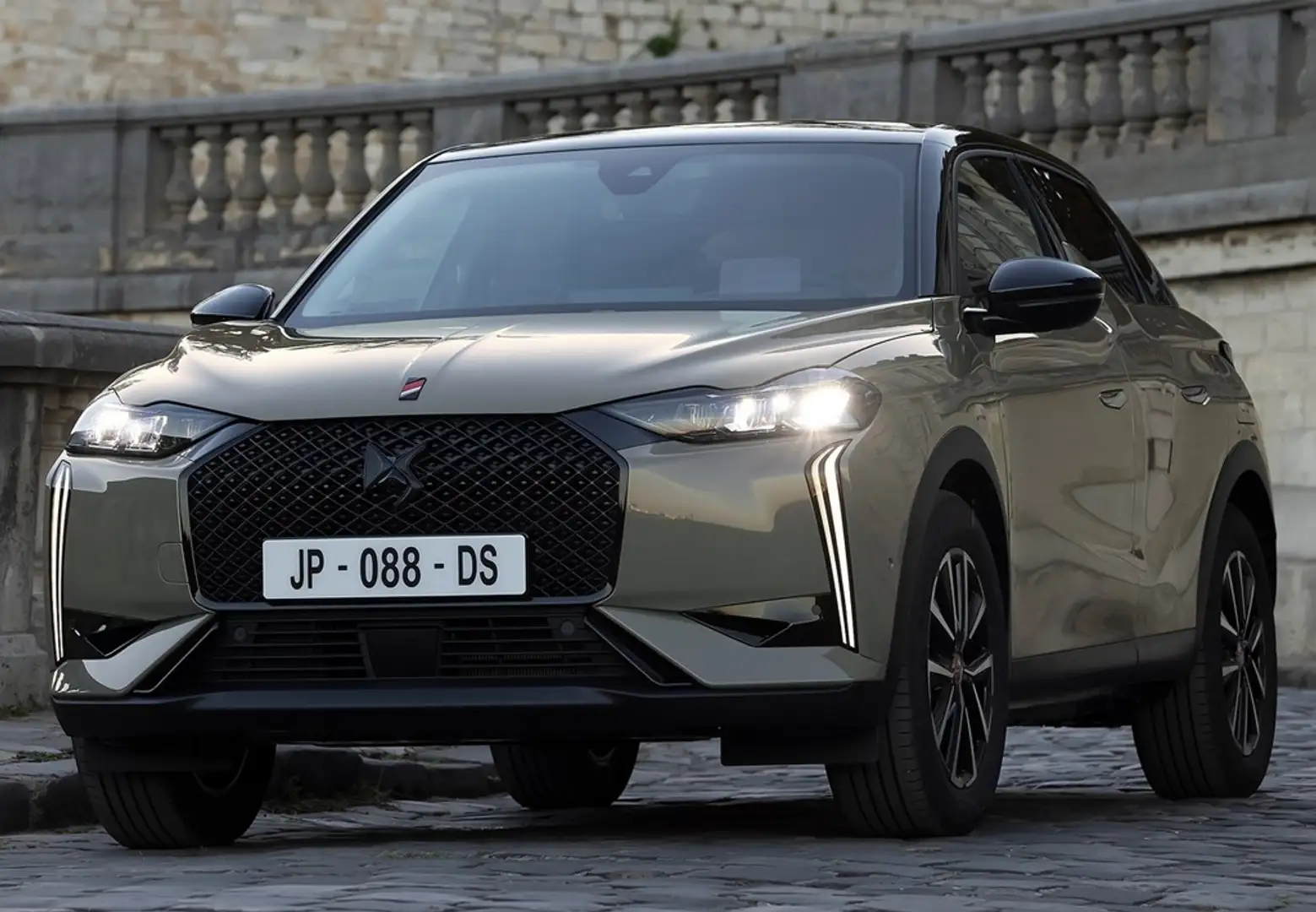DS Automobiles DS 3 Crossback BlueHDi So Chic 110 Blanco - 2
