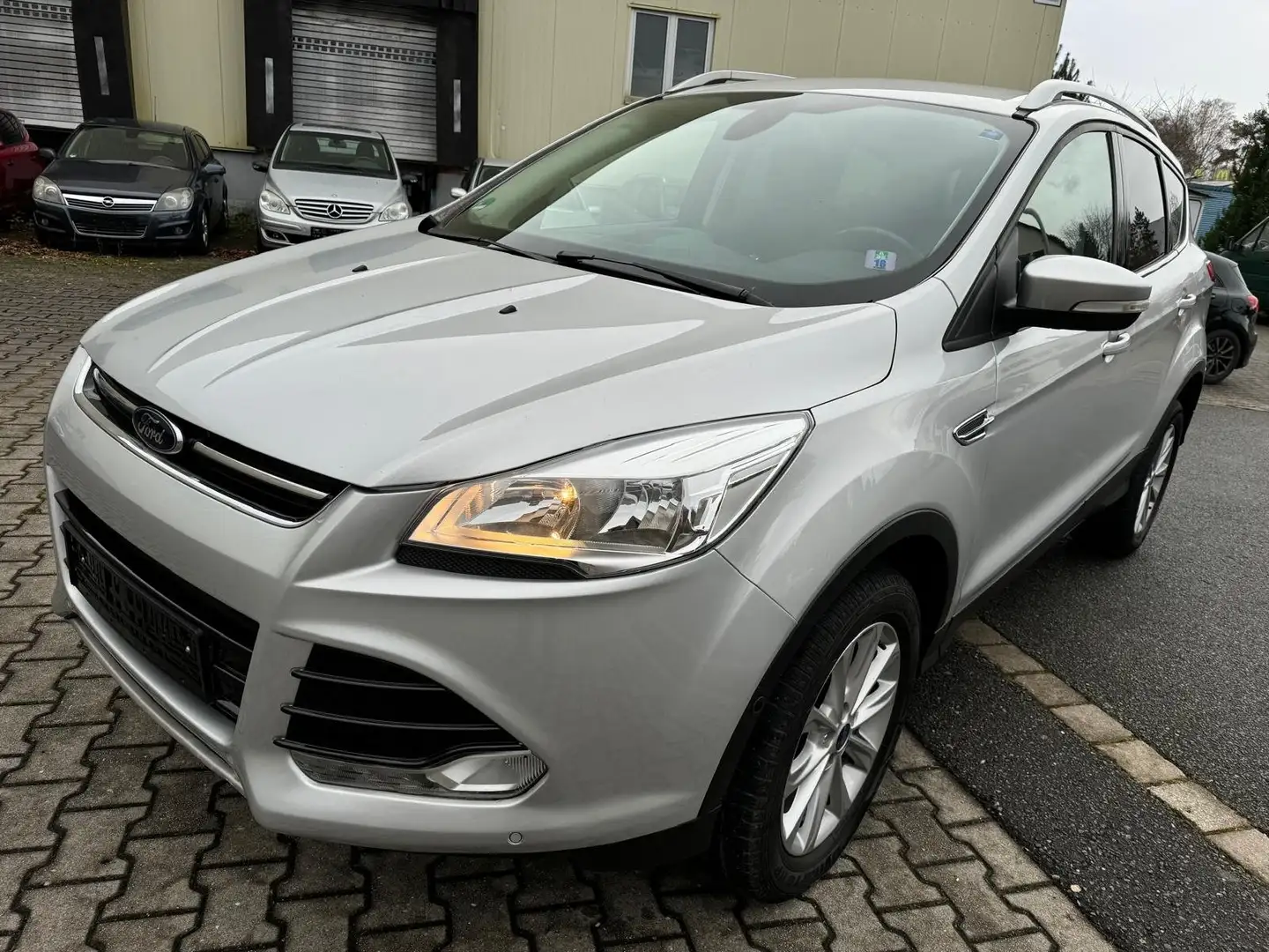 Ford Kuga Titanium Silber - 2