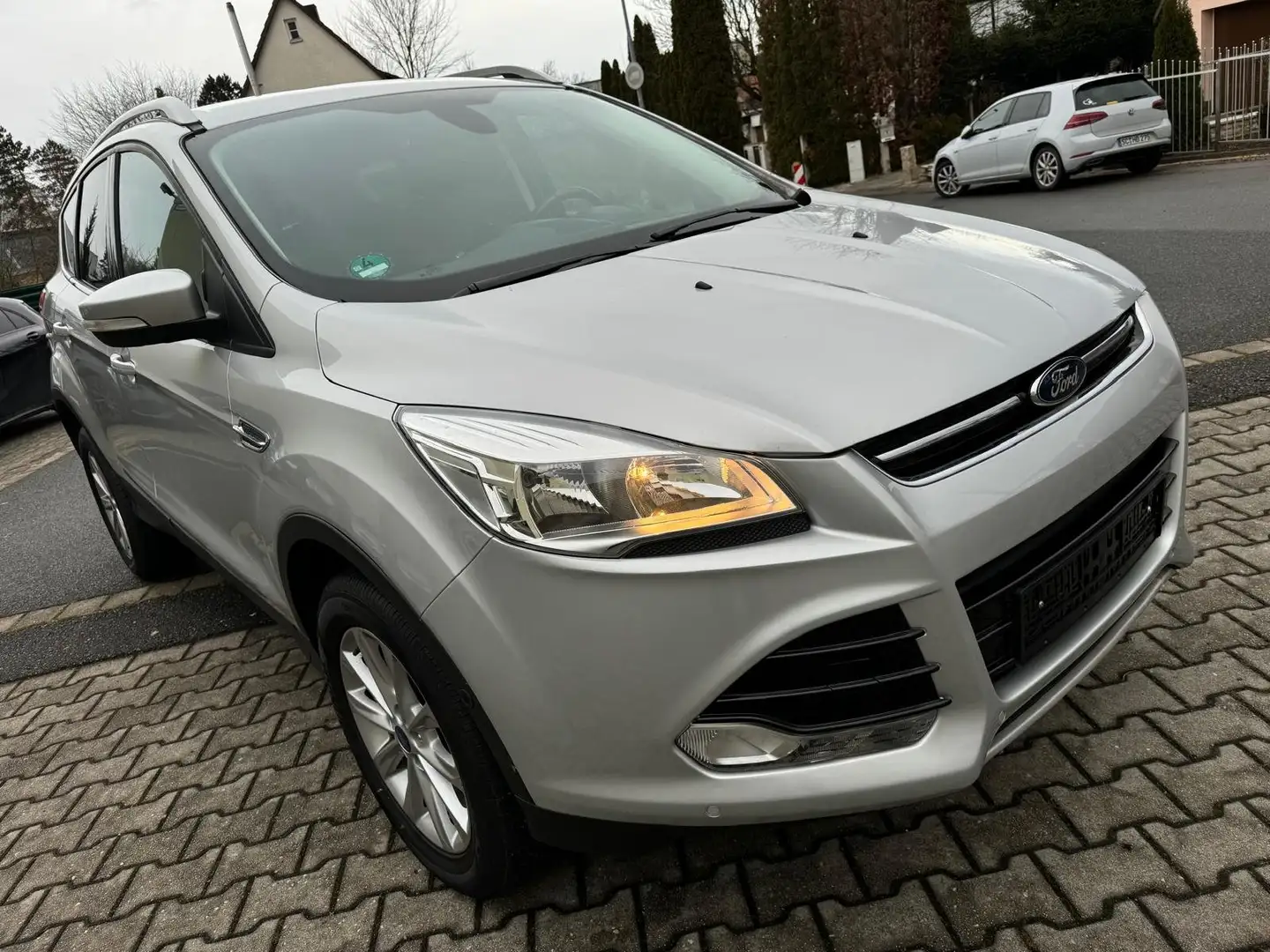 Ford Kuga Titanium Silber - 1