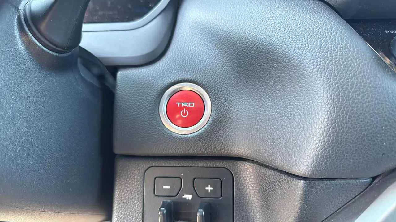 Toyota Tundra снимка Toyota Tundra