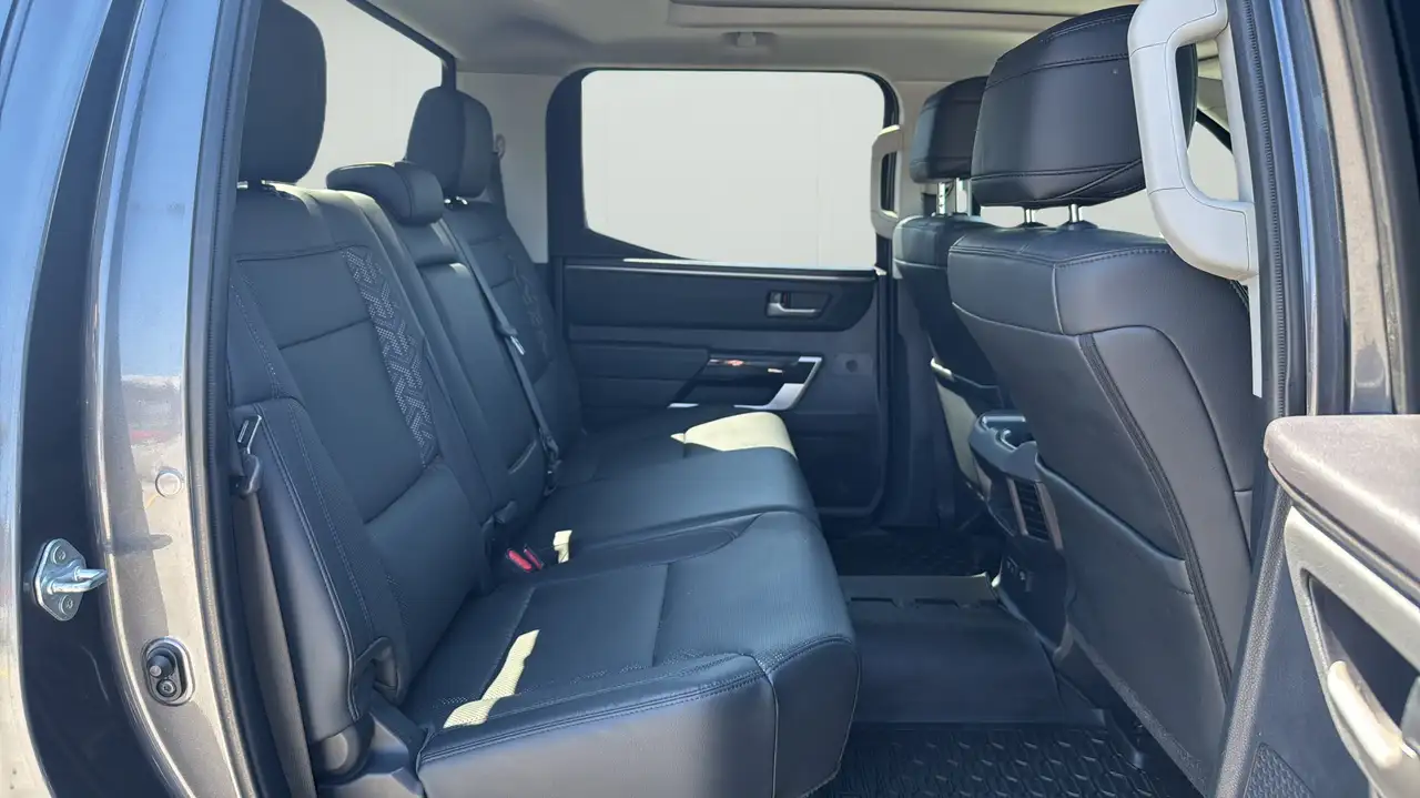 Toyota Tundra снимка Toyota Tundra