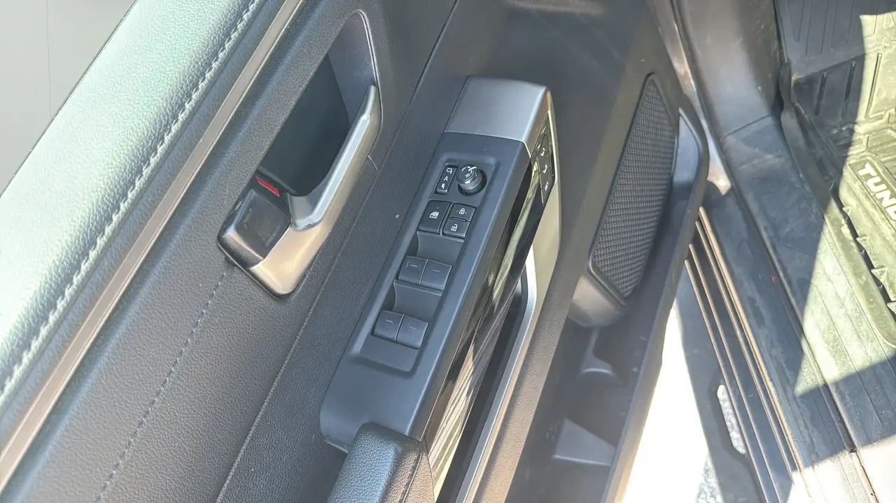 Toyota Tundra снимка Toyota Tundra