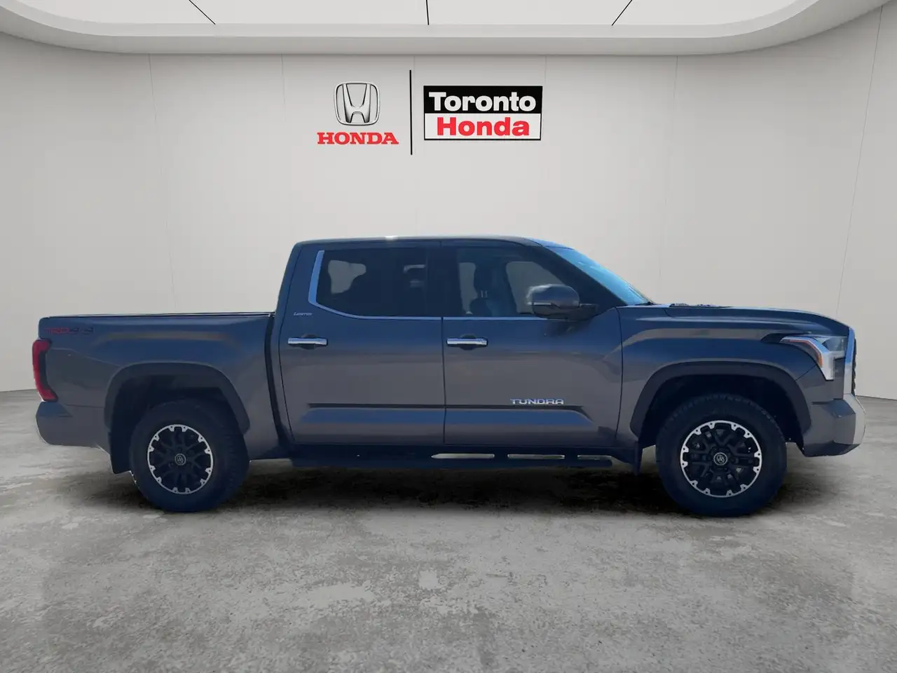 Toyota Tundra снимка Toyota Tundra