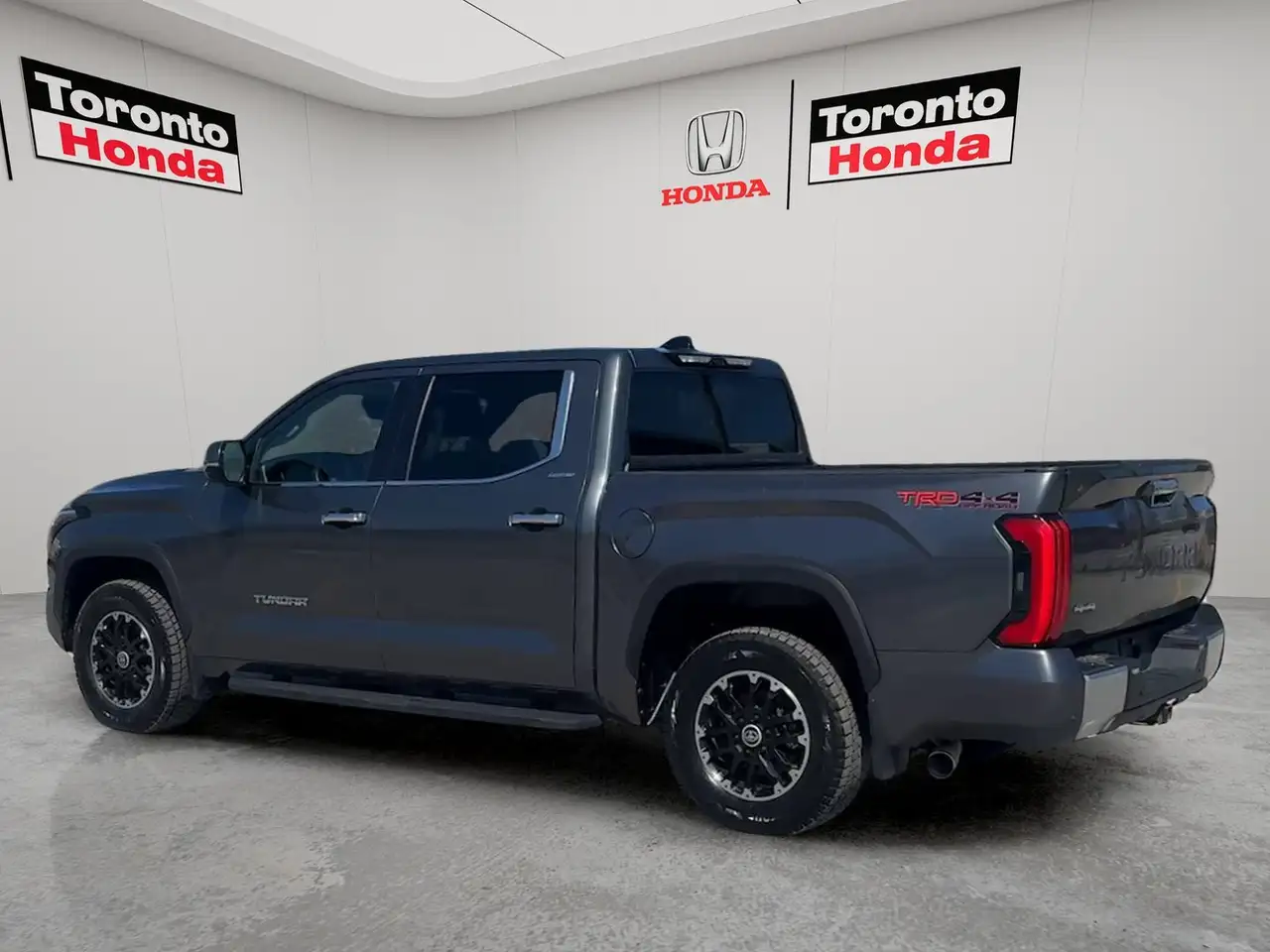 Toyota Tundra снимка Toyota Tundra