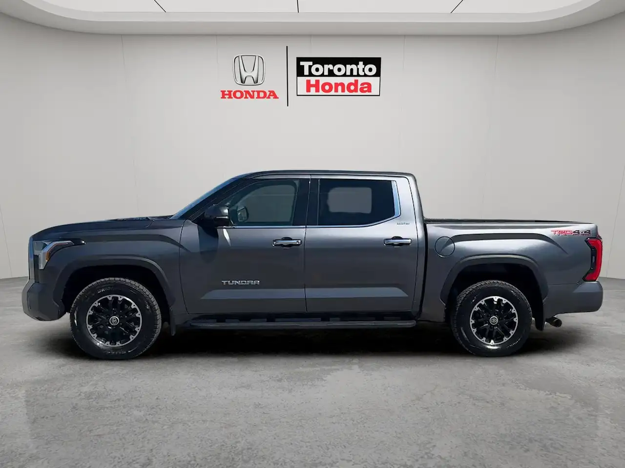 Toyota Tundra снимка Toyota Tundra