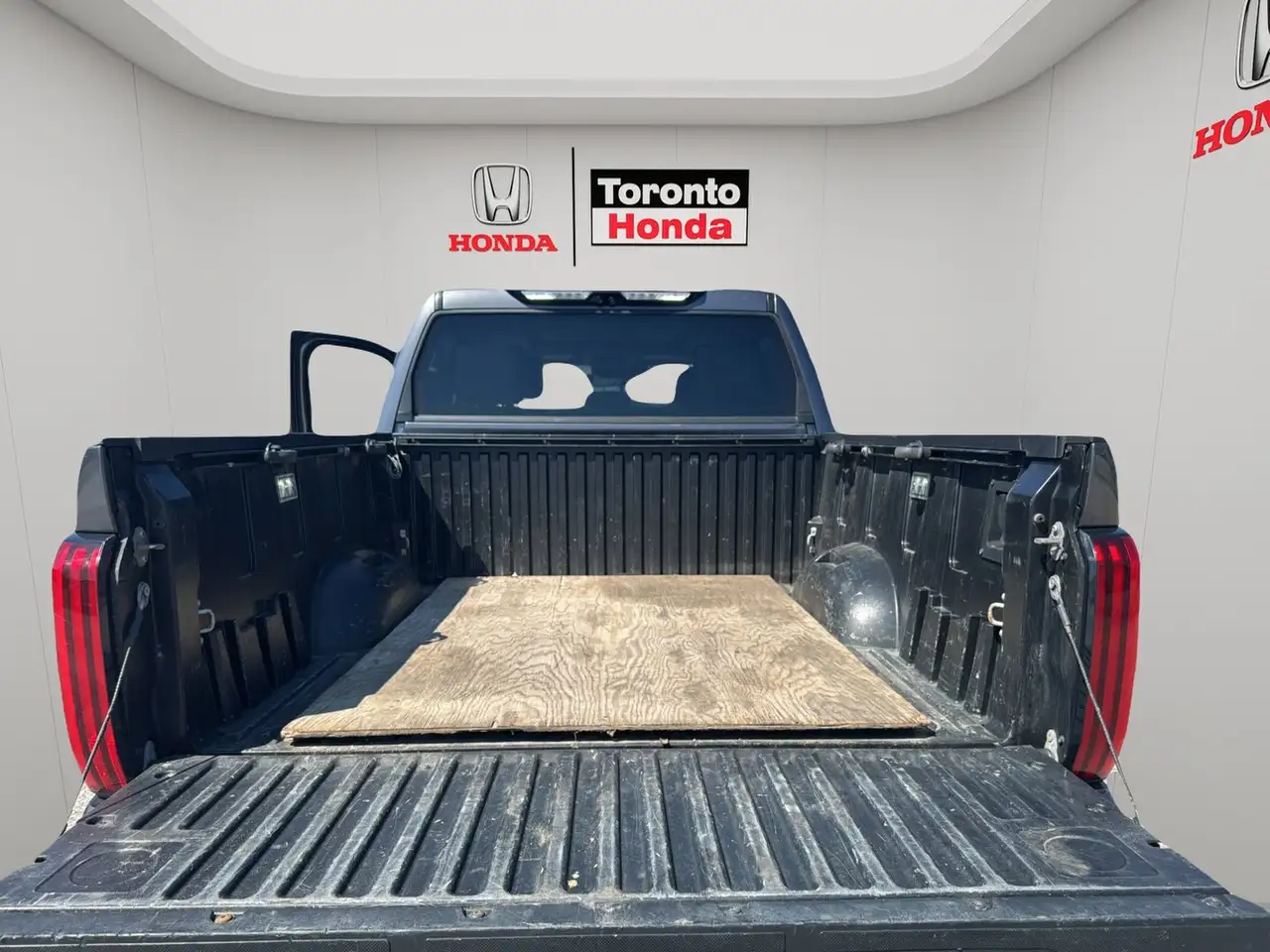 Toyota Tundra снимка Toyota Tundra
