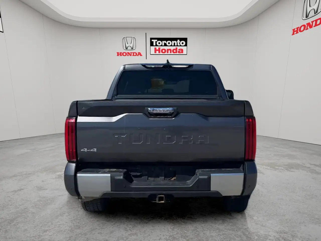 Toyota Tundra снимка Toyota Tundra