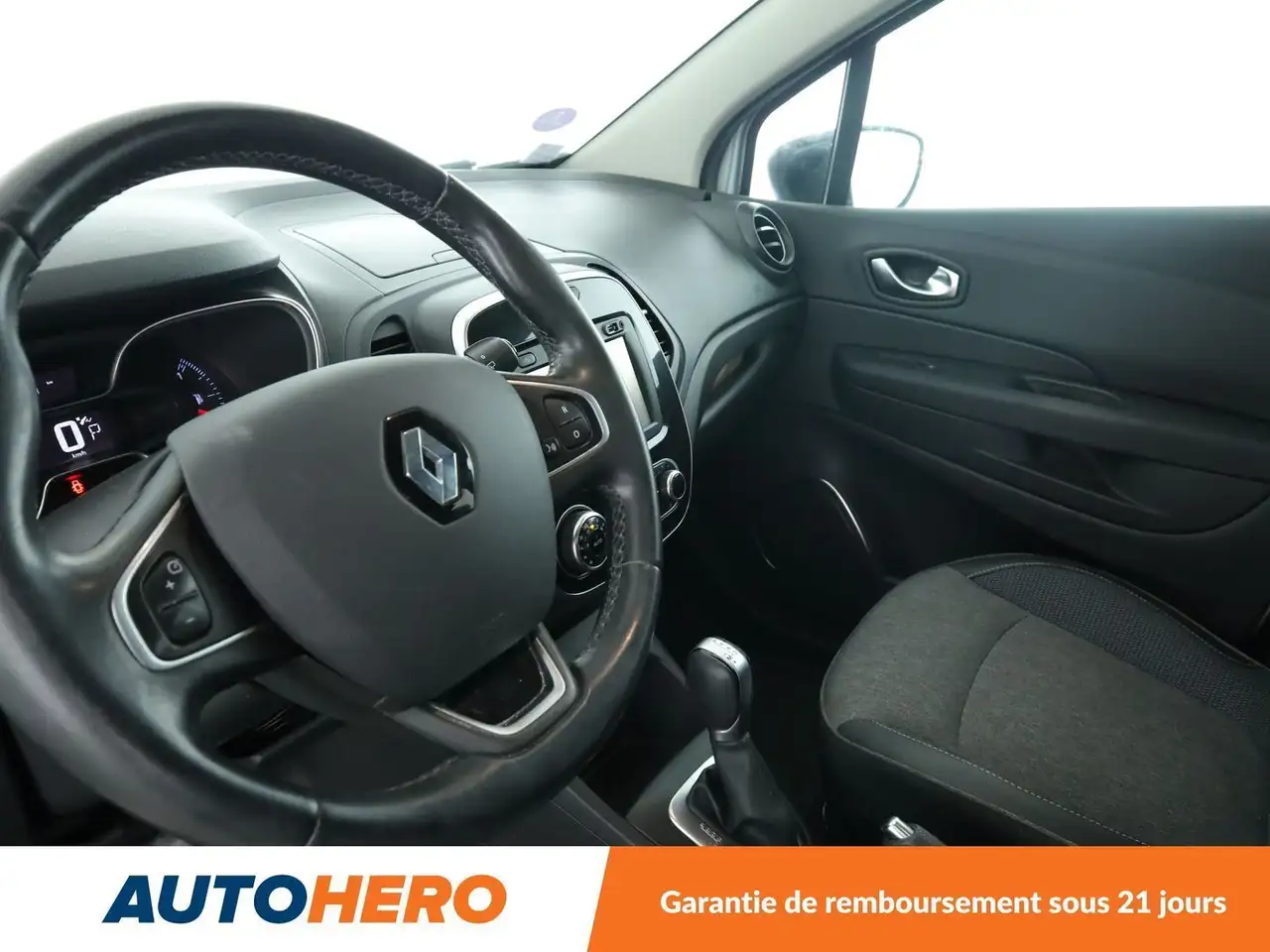 Renault Captur — photo 11