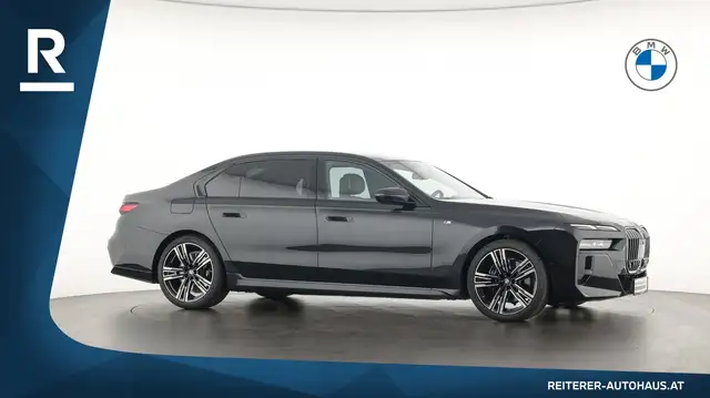 BMW 7 Series view 15