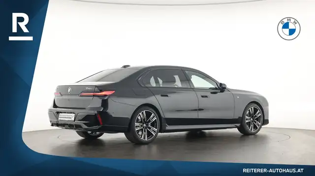 BMW 7 Series view 12