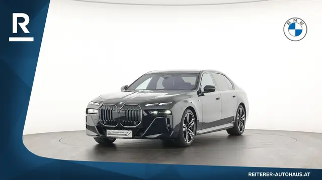 BMW 7 Series view 3