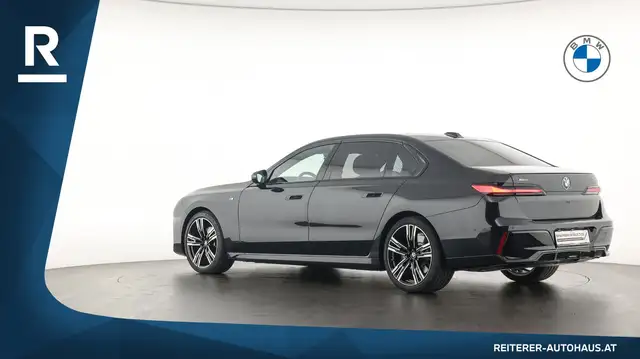 BMW 7 Series view 8
