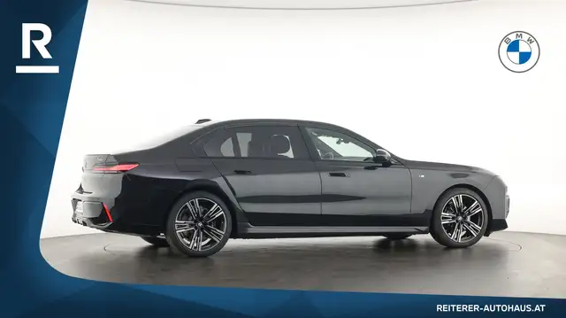 BMW 7 Series view 13