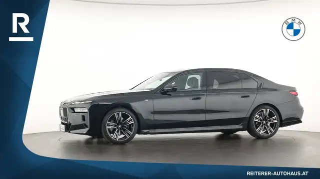 BMW 7 Series view 5