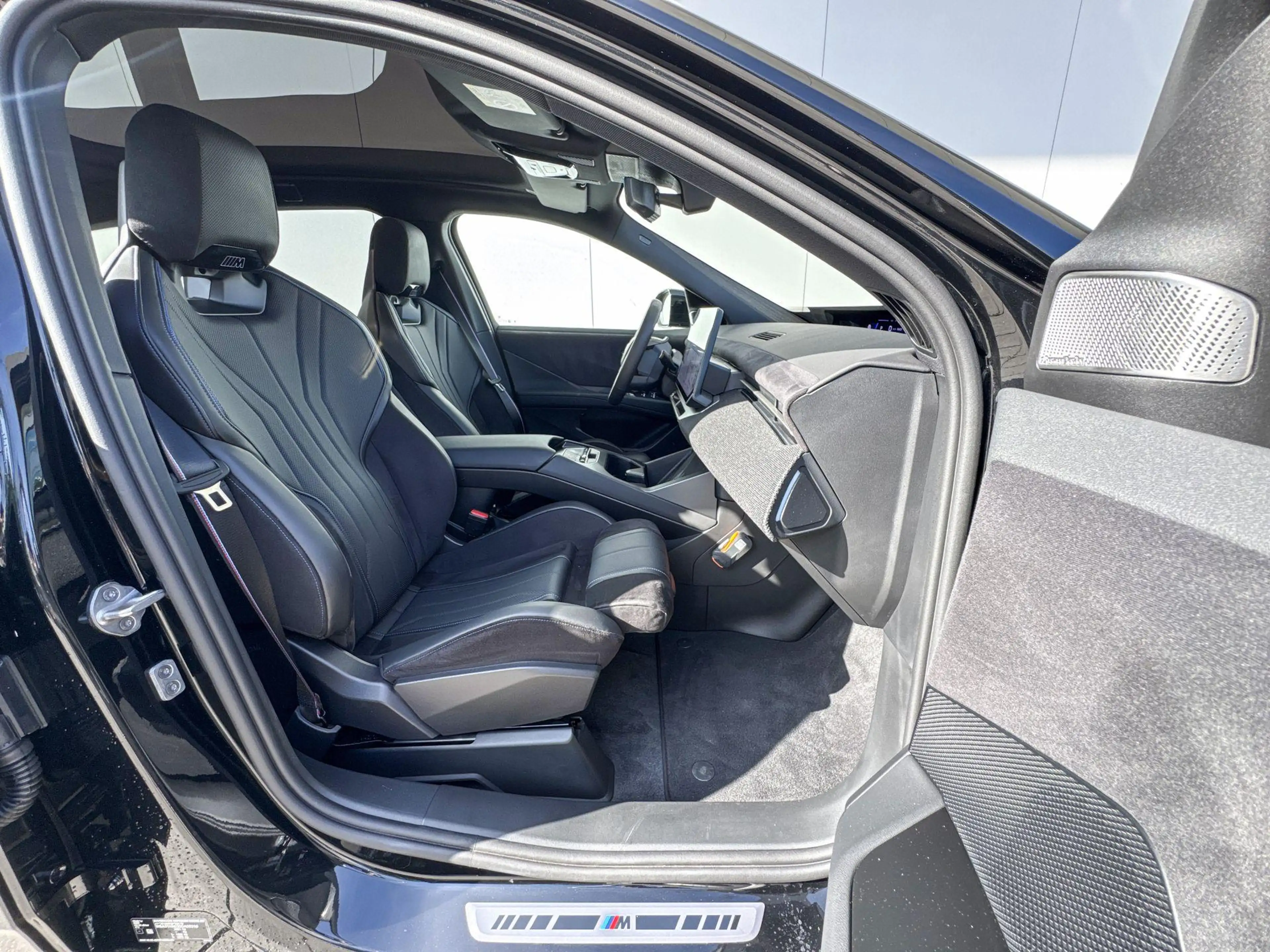 BMW iX3 50 xDrive M-Sport Pro / Glazen Dak / Parking Prof — photo 6