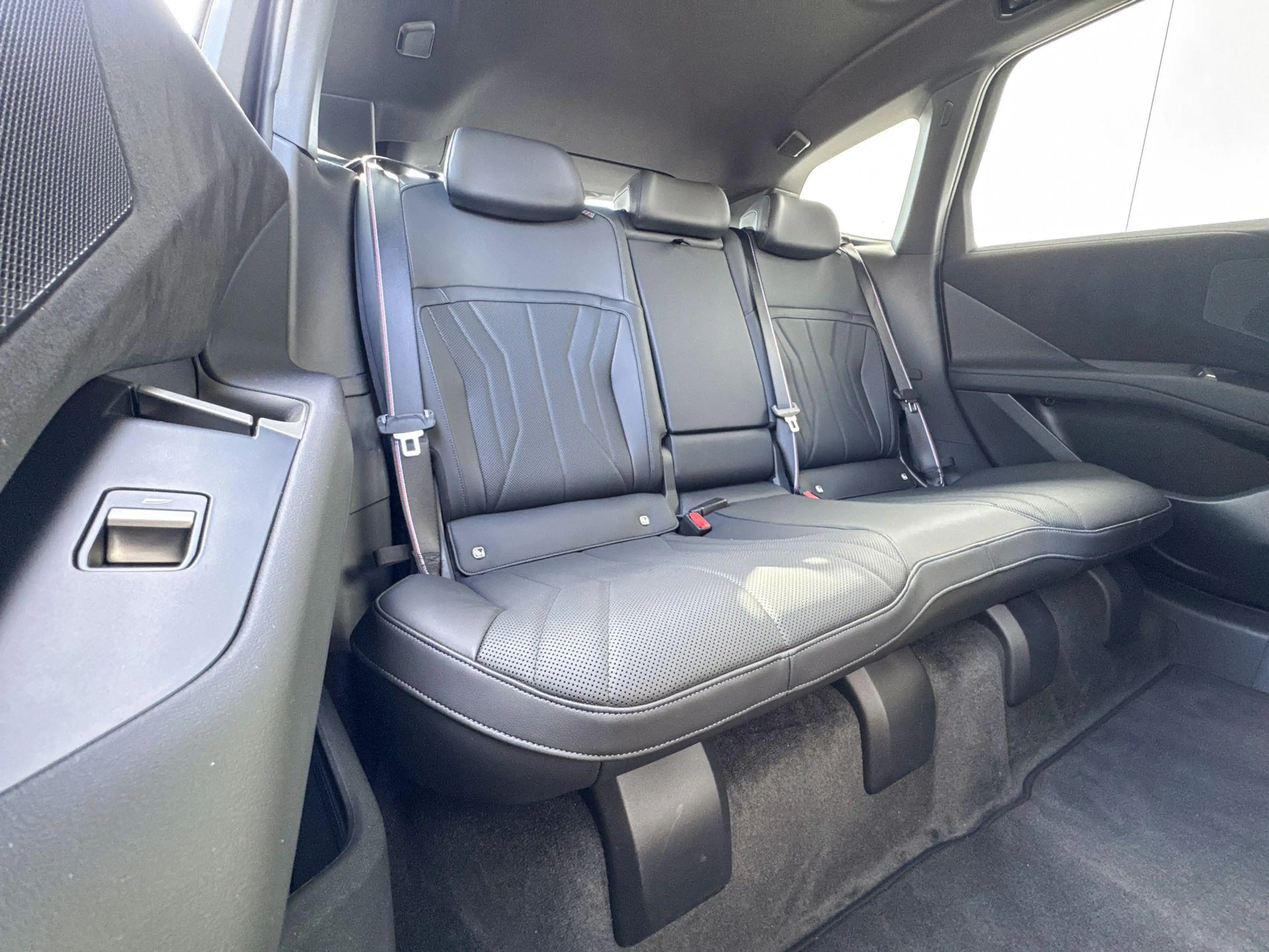 BMW iX3 50 xDrive M-Sport Pro / Glazen Dak / Parking Prof — photo 8