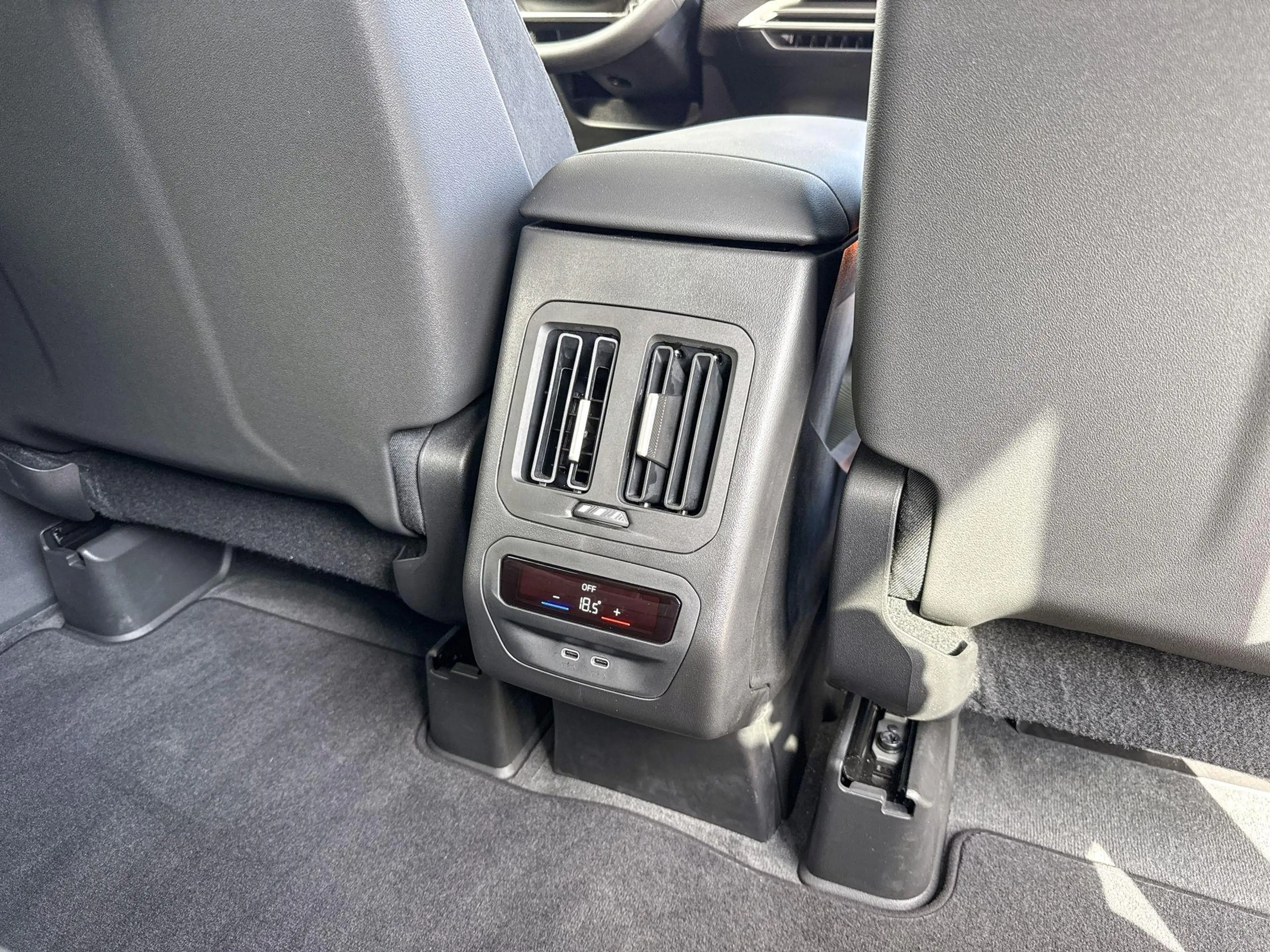 BMW iX3 50 xDrive M-Sport Pro / Glazen Dak / Parking Prof — photo 10
