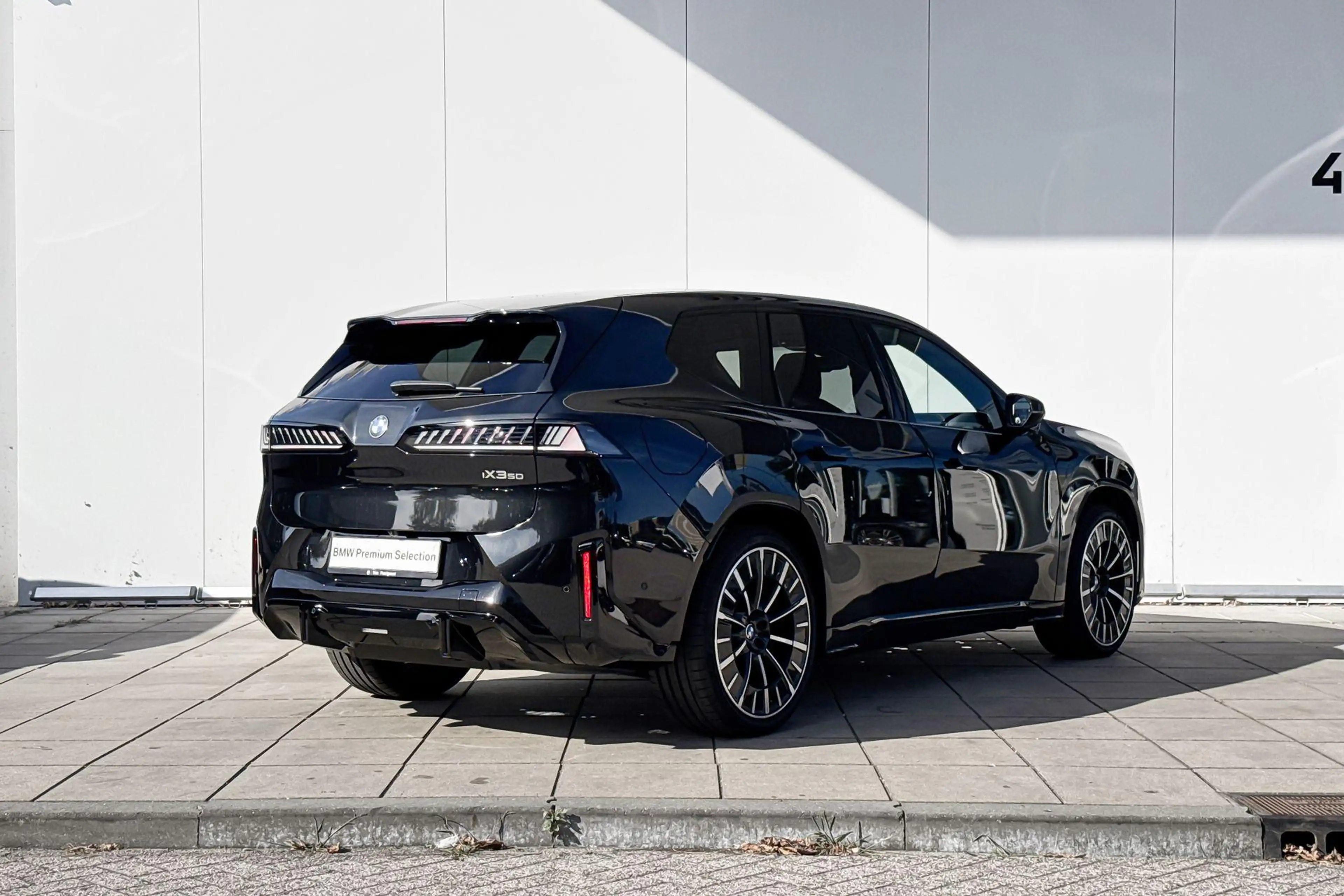 BMW iX3 50 xDrive M-Sport Pro / Glazen Dak / Parking Prof — photo 4