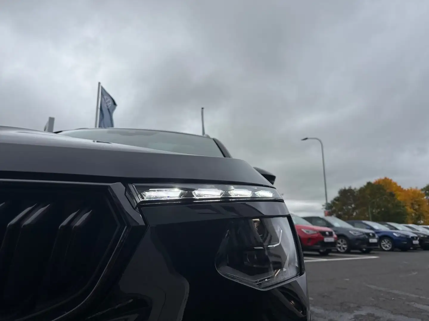 Skoda Kamiq 1,0 TSI Monte Carlo DSG Schwarz - 2