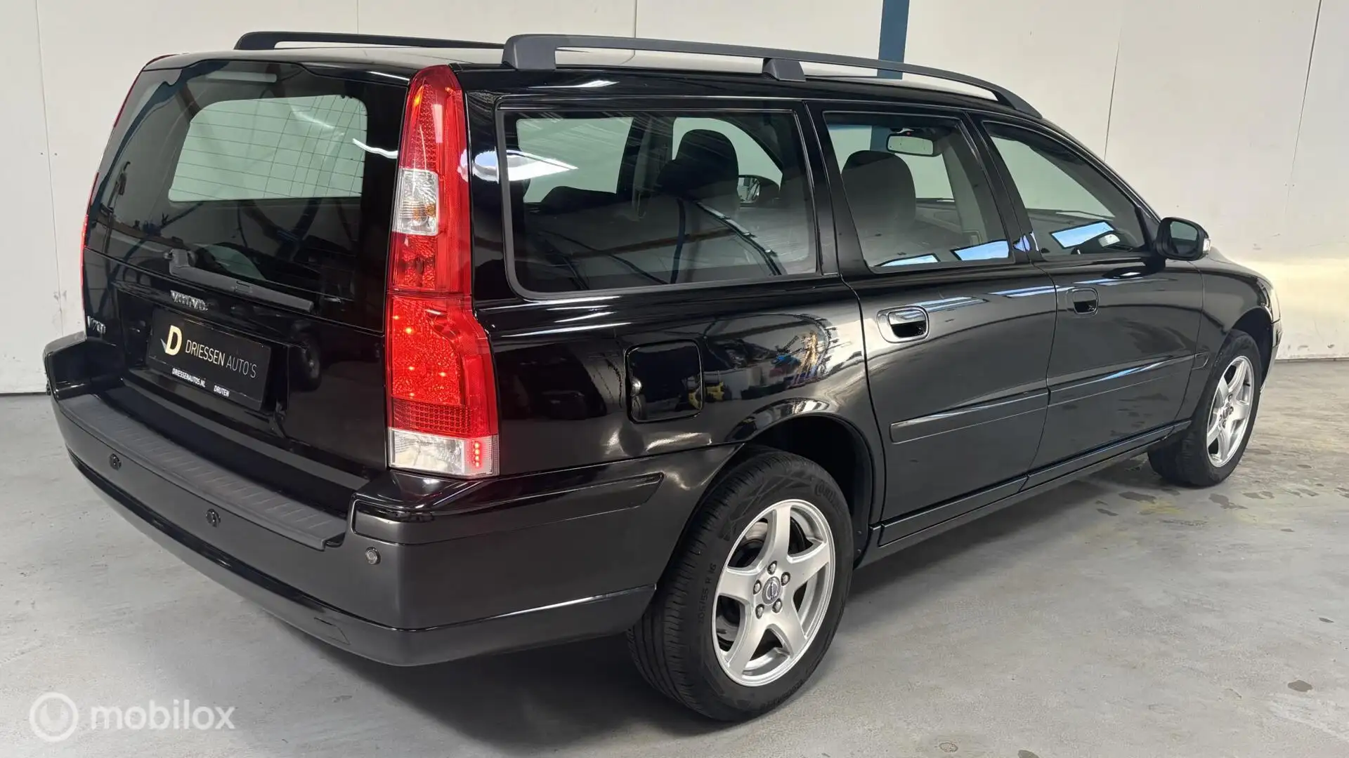 Volvo V70 2.5T AWD Edition LEER / XENON Zwart - 2