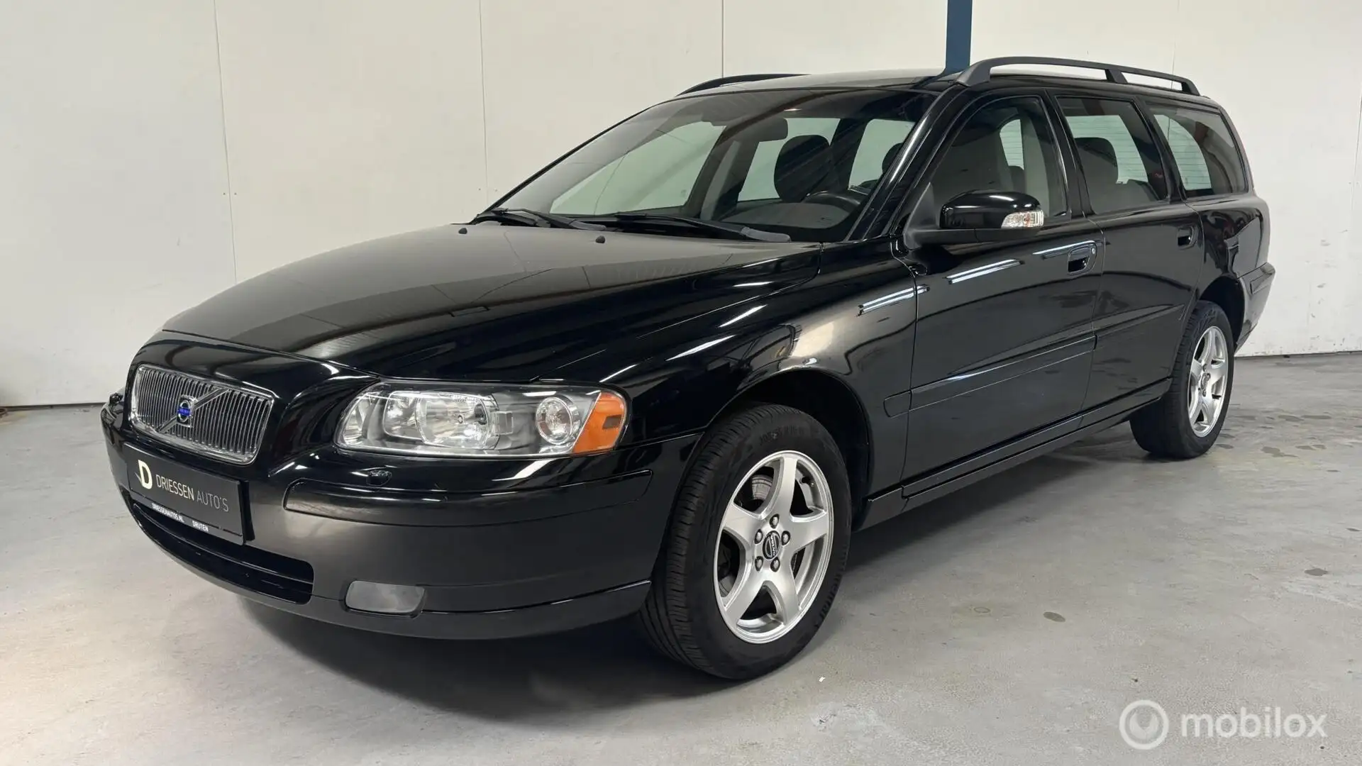 Volvo V70 2.5T AWD Edition LEER / XENON Zwart - 1