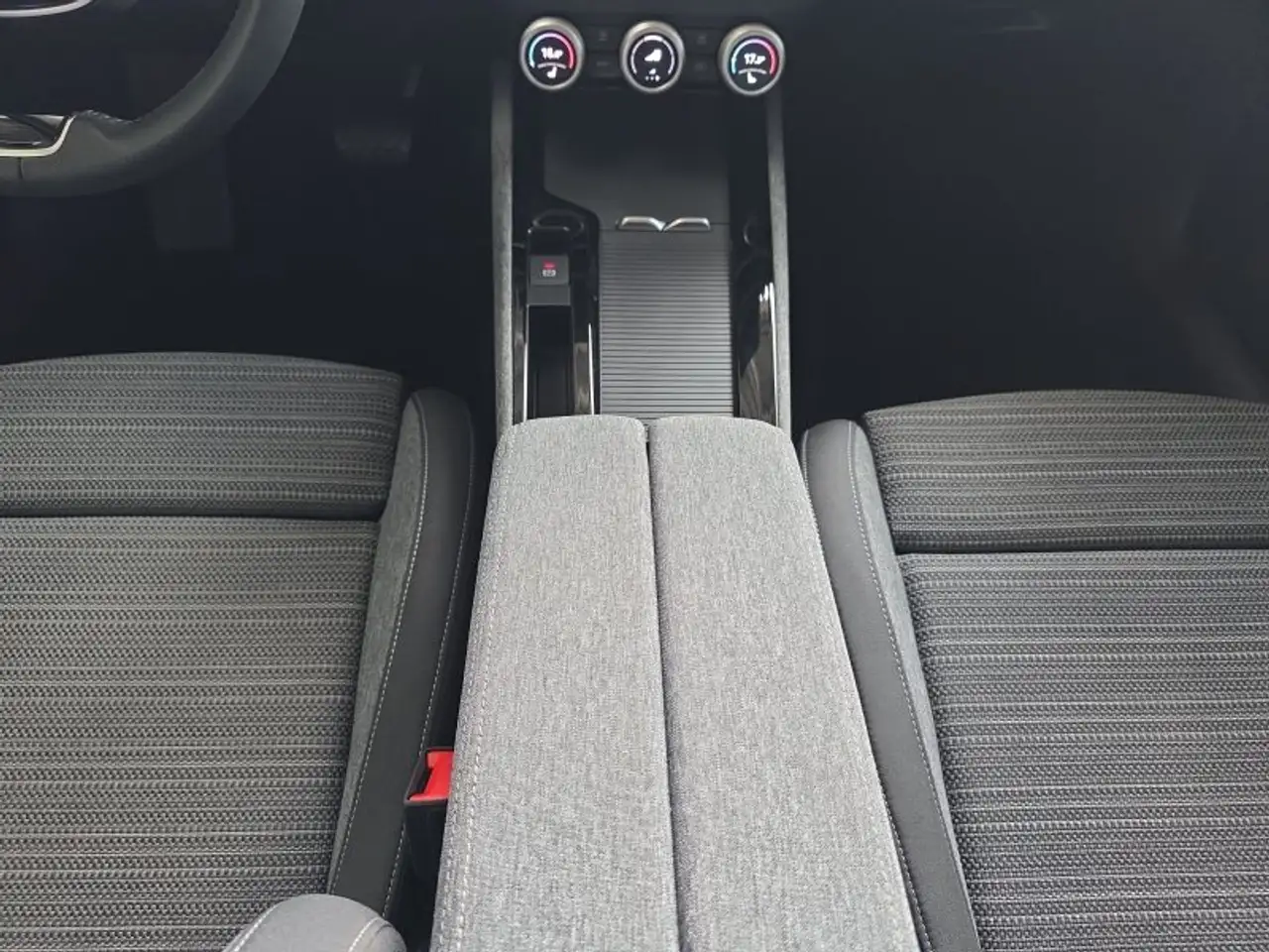 Skoda Superb Combi 2,0TDI DSG Navi/DCC/ACC/Kamera/Sitzhz., миниатюра 12