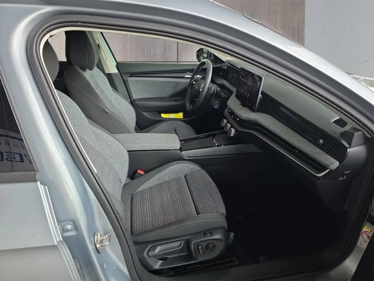 Skoda Superb Combi 2,0TDI DSG Navi/DCC/ACC/Kamera/Sitzhz., миниатюра 16