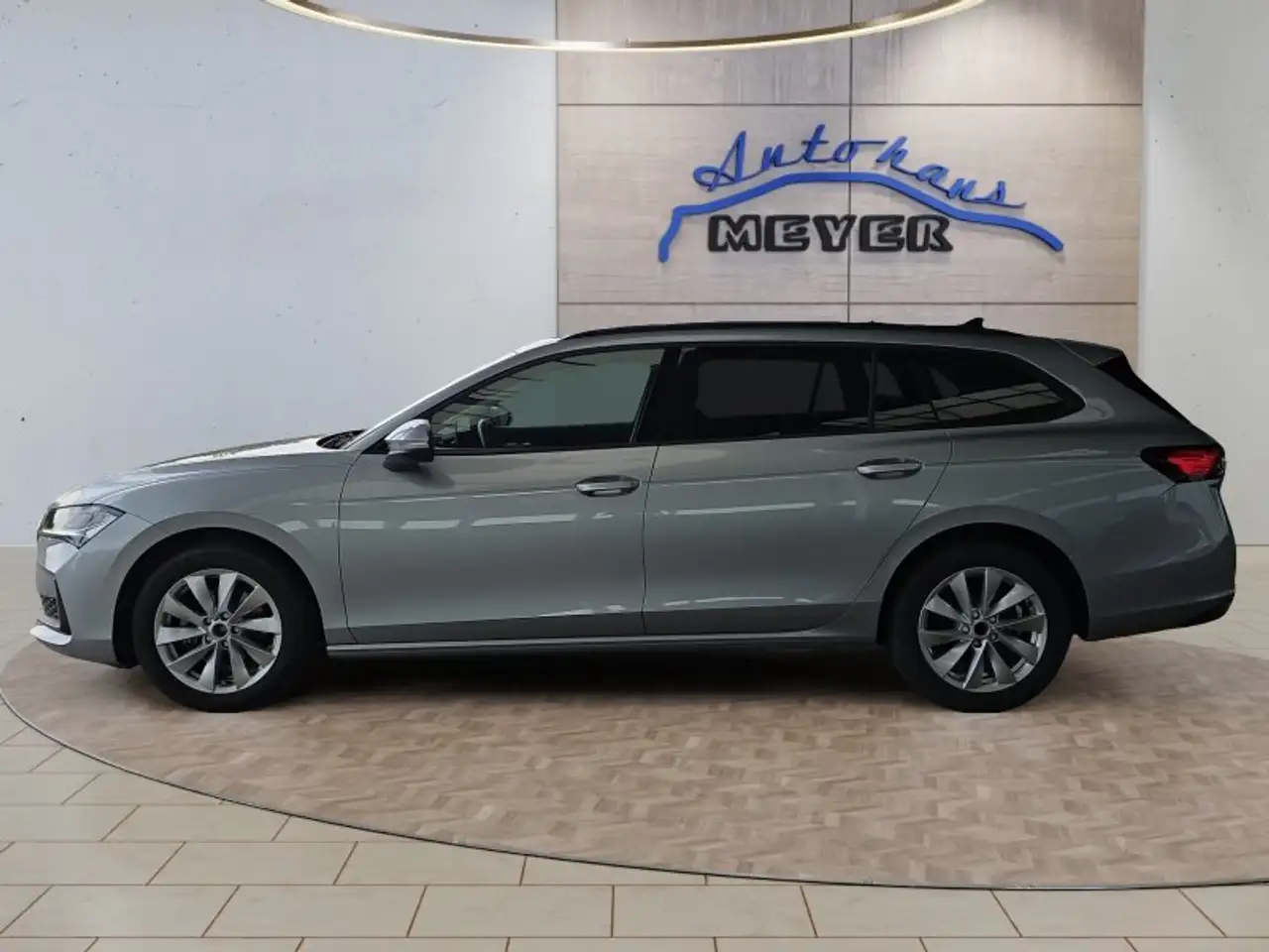 Skoda Superb Combi 2,0TDI DSG Navi/DCC/ACC/Kamera/Sitzhz., миниатюра 3