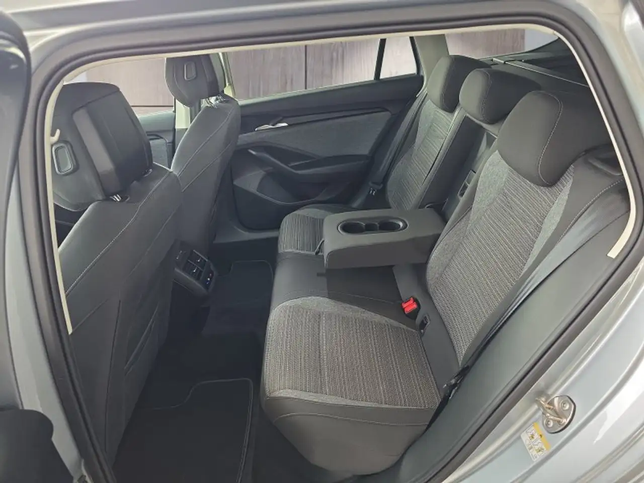 Skoda Superb Combi 2,0TDI DSG Navi/DCC/ACC/Kamera/Sitzhz., миниатюра 14