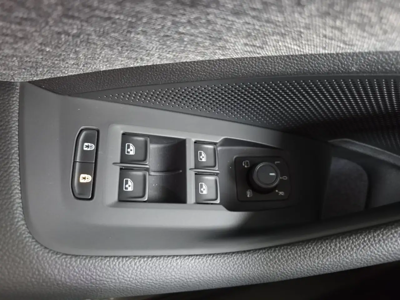 Skoda Superb Combi 2,0TDI DSG Navi/DCC/ACC/Kamera/Sitzhz., миниатюра 21