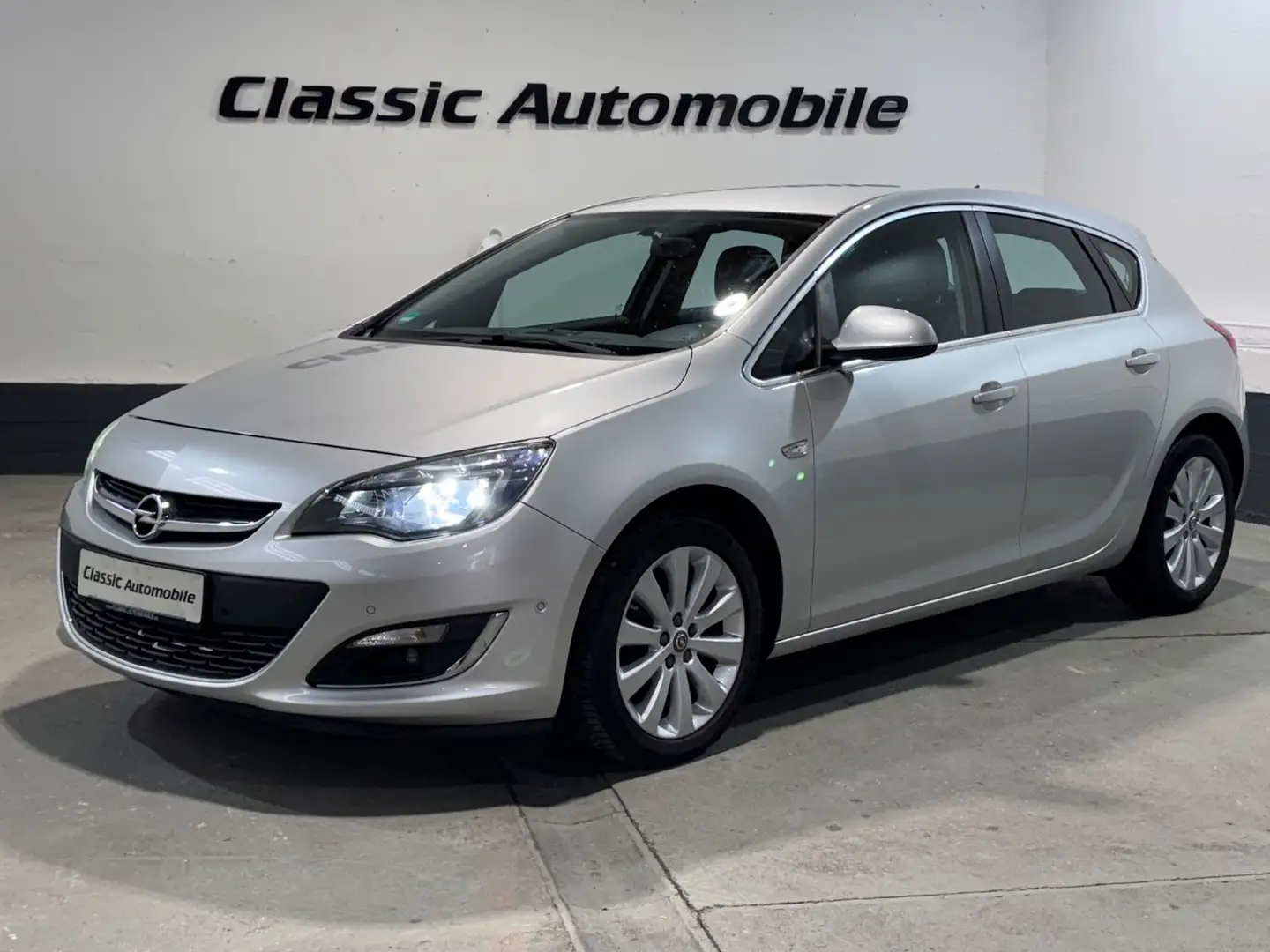 Opel Astra J Lim. 5-trg. Exklusiv *Navi* Silber - 1