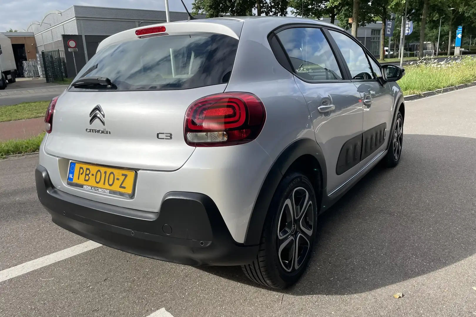 Citroen C3 1.2 PureTech Feel NAVI / APPLE-CARPLAY / DEALER-ON Gris - 2